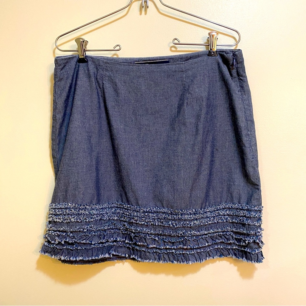 Tommy Bahama chambray skirt, size 6.